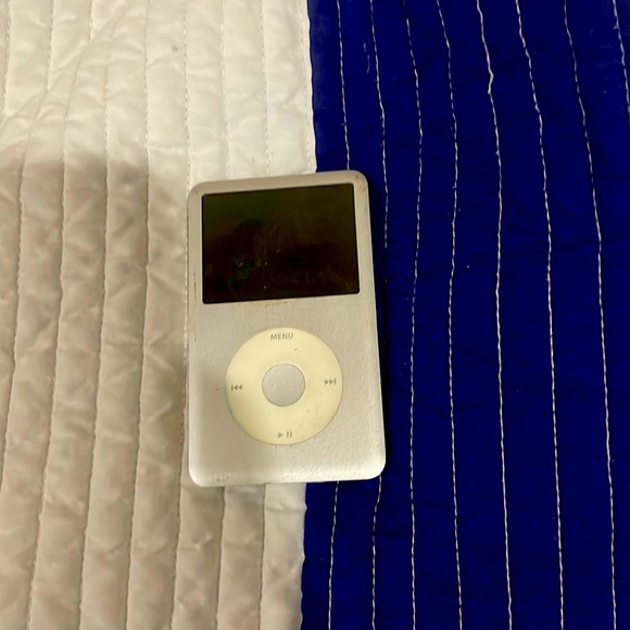 No charger  apple iPod no box